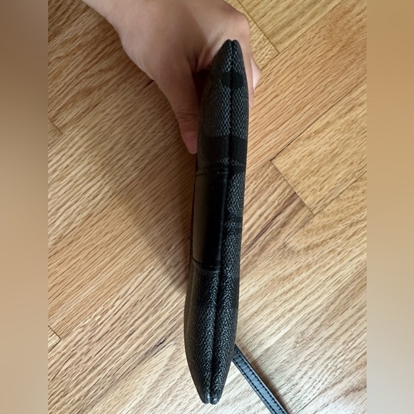 EUC Coach wristlet - Picture 4 of 5